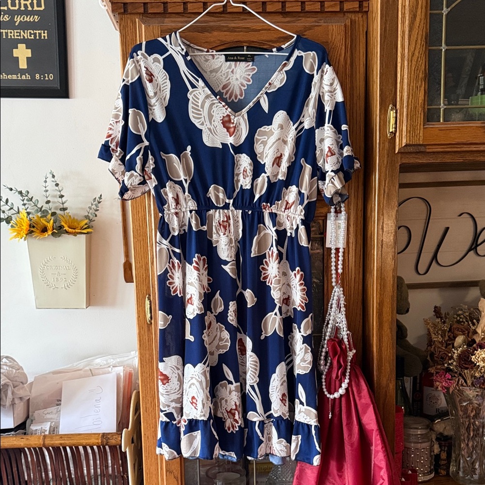 Chic Navy Floral Mini Dress